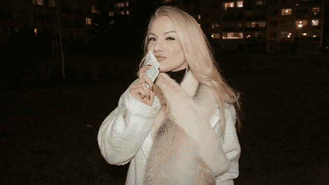 [PublicAgent] Elizabeth Romanova Tight shaven pussy filled with cum  03.26.2019